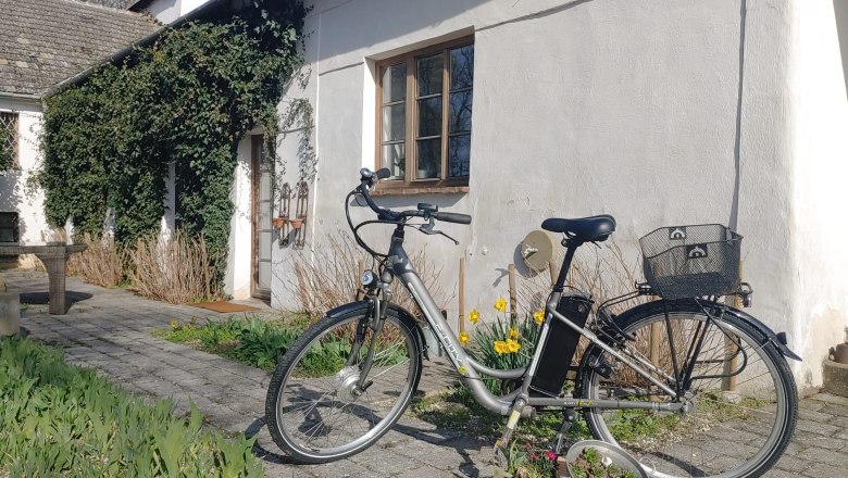 Cyclists' get-together, &copy; Grimus