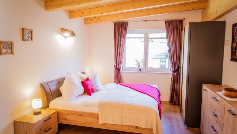 Red vacation apartment - Bedroom 1, © Ludwig Fahrnberger