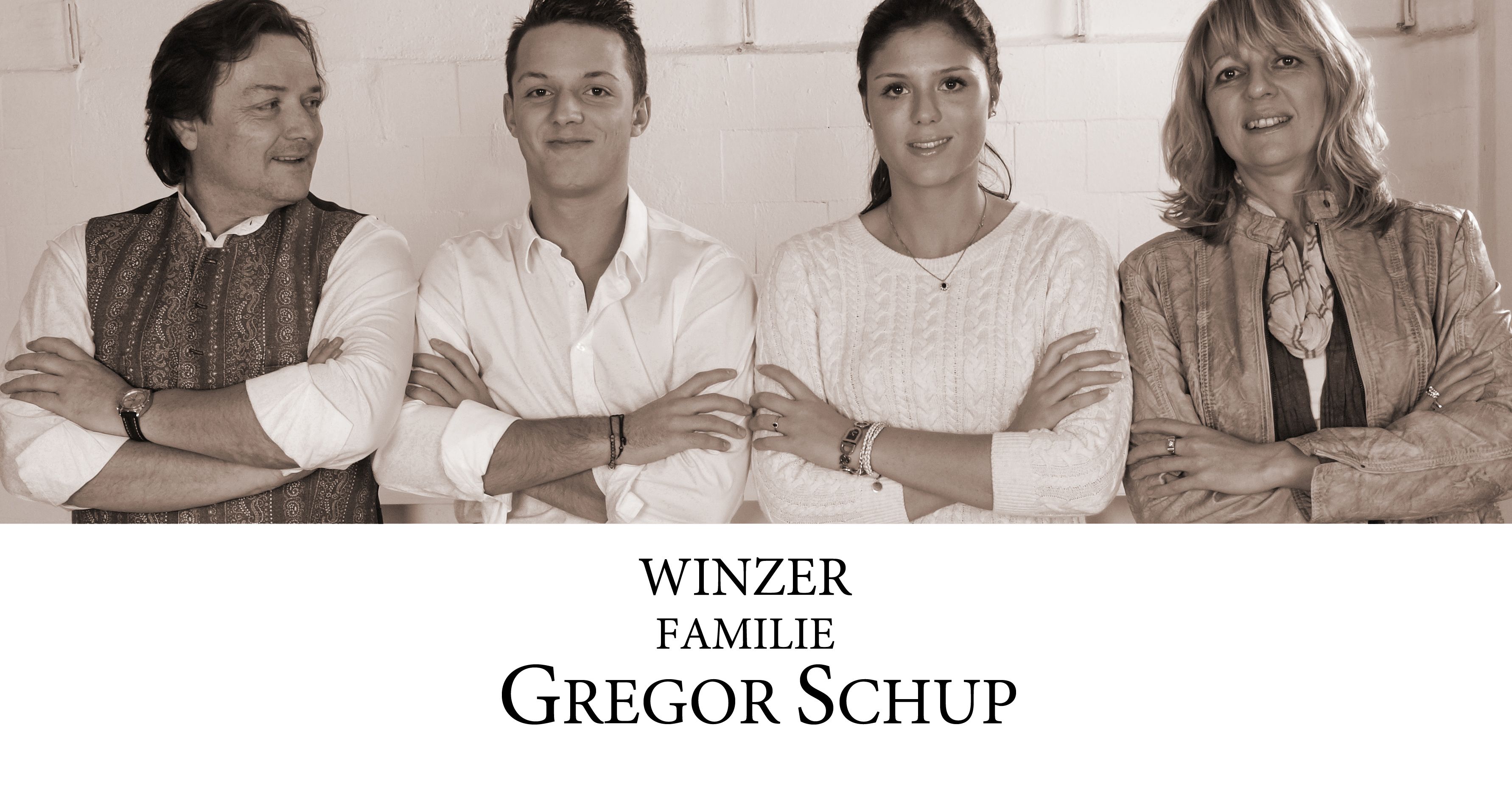 Four people are standing next to each other, smiling and with their arms crossed. Underneath it says 'Winzer Familie Gregor Schup'.