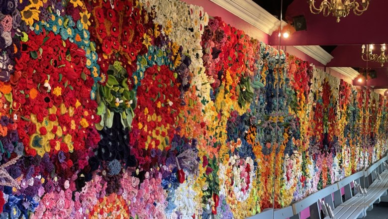 Crochet flower painting, © Anna Walter