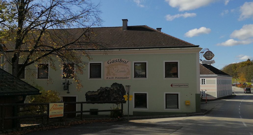 Exterior view of an inn with sign 'Gasthof zur Linde'.