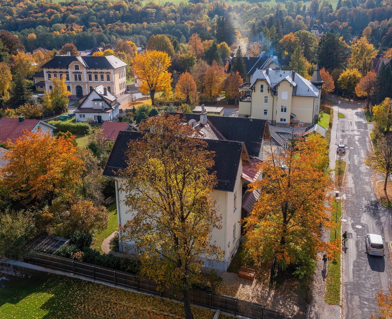 Aerial view of Payerbach in autumn with colorful trees and buildings.