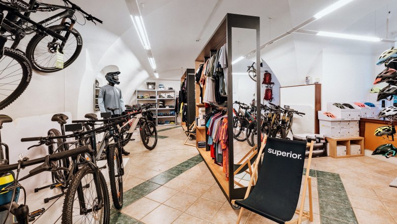 Business premises, &copy; sgrafit bike