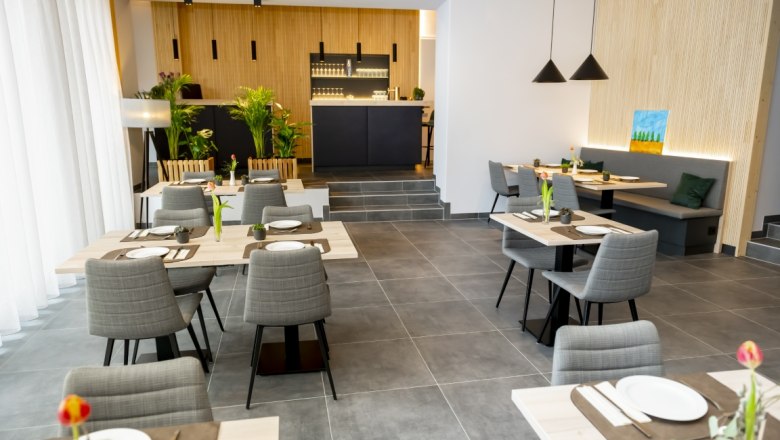 Breakfast room, &copy; Denise Lenz