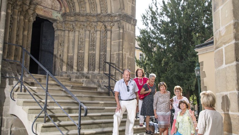 Karner entrance portal with people in front of a city tour