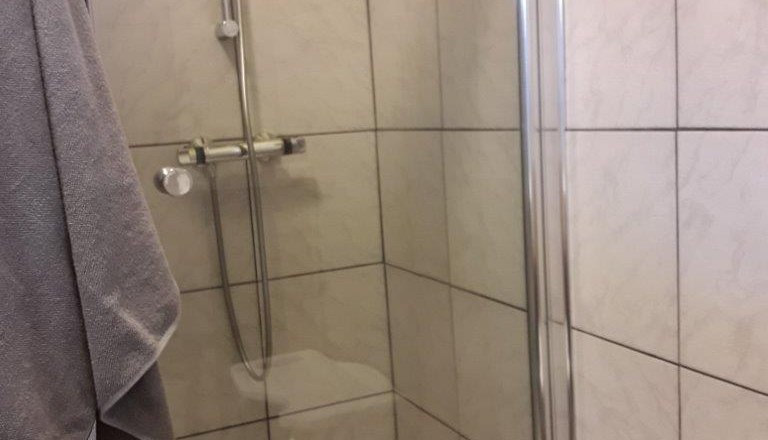 Shower, &copy; privat