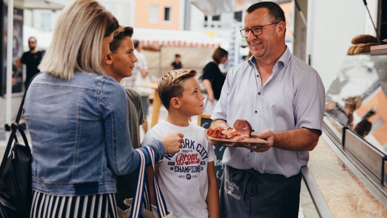 Farmers' market in Amstetten, © Stadtgemeinde Amstetten/inshot.at