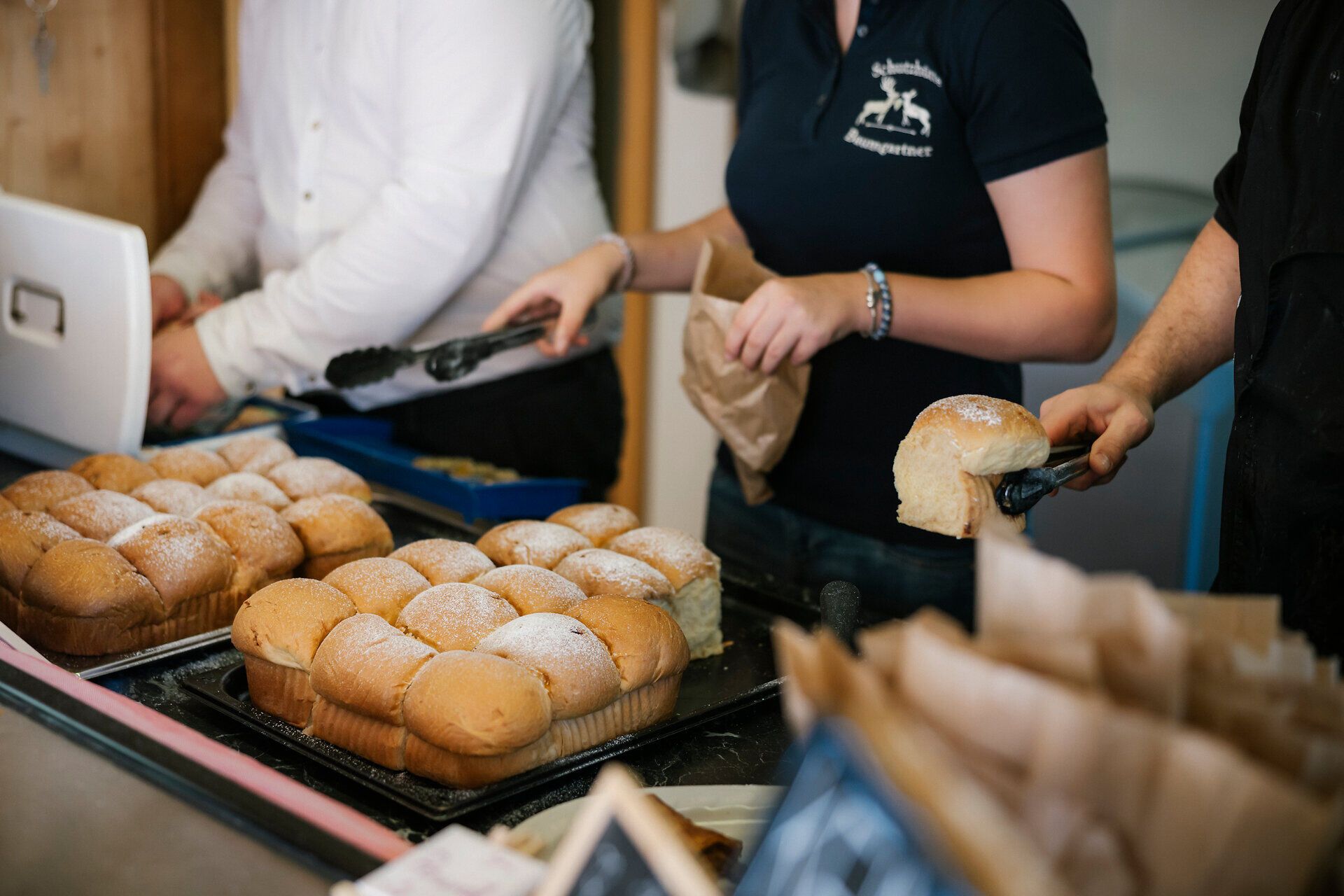 Freshly baked Buchteln are served at the Haltestelle Baumgartner mountain hut