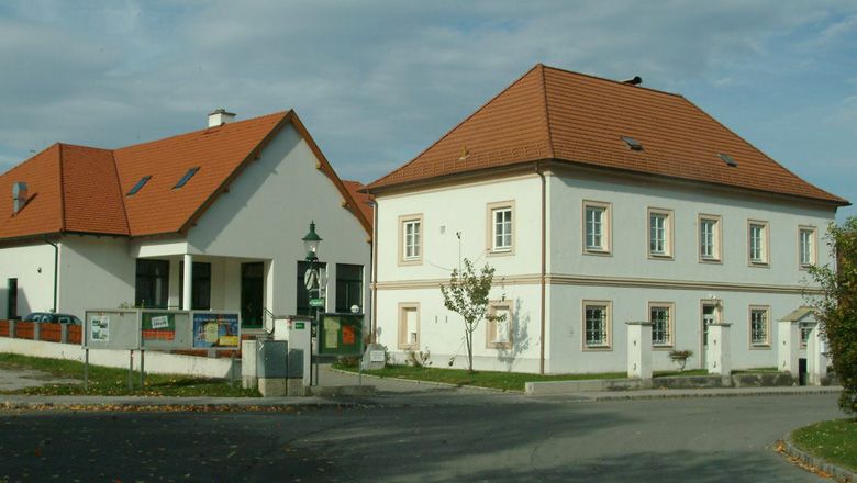 Walpersbach vicarage with two buildings and red roof.
