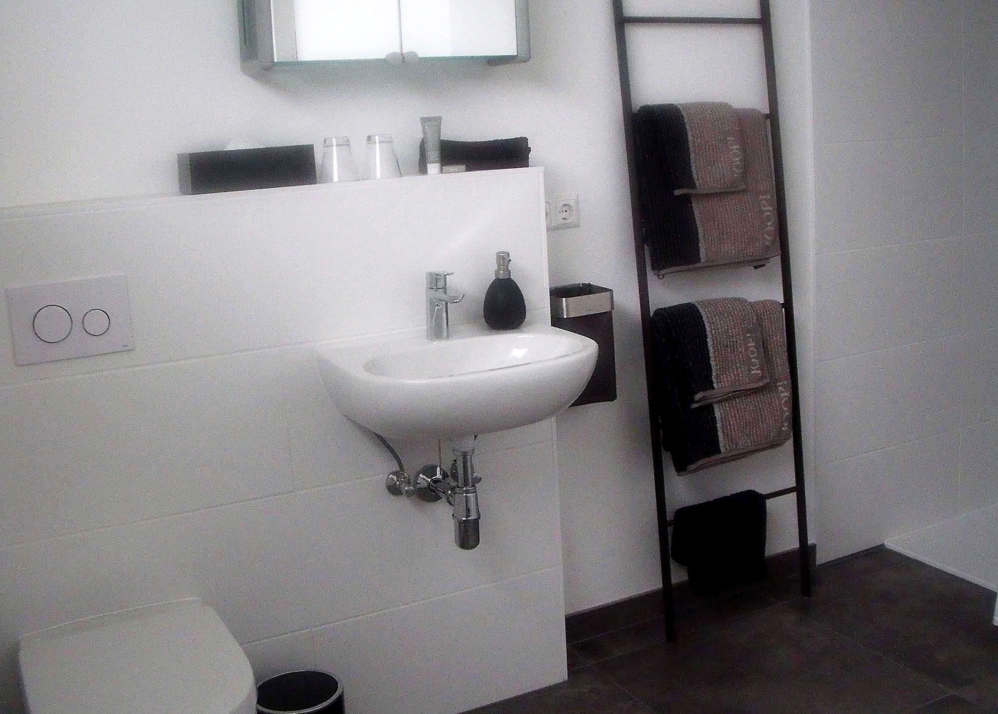 Bathroom with shower, WC