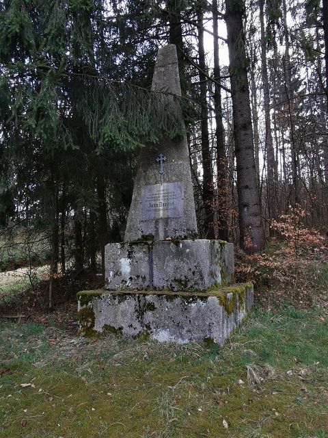 Memorial stone