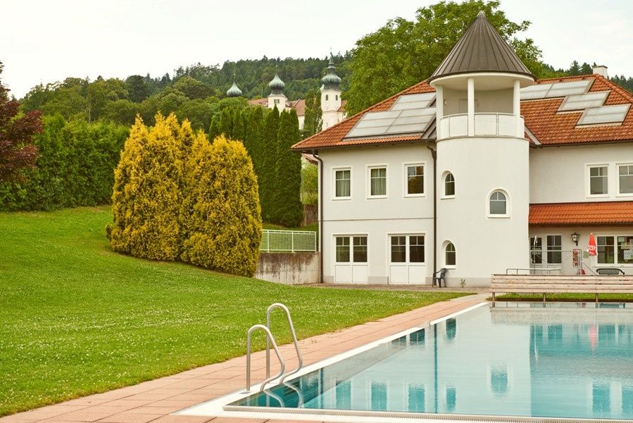 Outdoor pool in Artstetten 