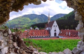 The Gaming Charterhouse surrounded by the ring wall, &copy; Marika Roth