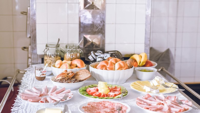 Breakfast, &copy; Zweitwohnsitz, Photographs by Valerie Eccli