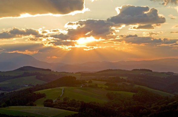 Sunset over Bucklige Welt hill country, © Wiener Alpen in Niederösterreich/Franz Zwickl
