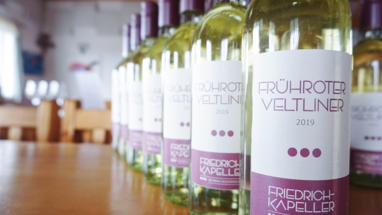 Bottles of wine tavern on the table, © Friedrich Kapeller