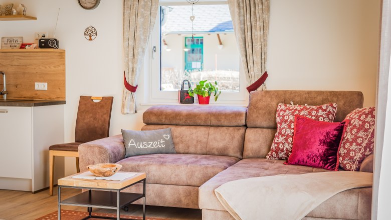 Red vacation apartment - living area, © Ludwig Fahrnberger