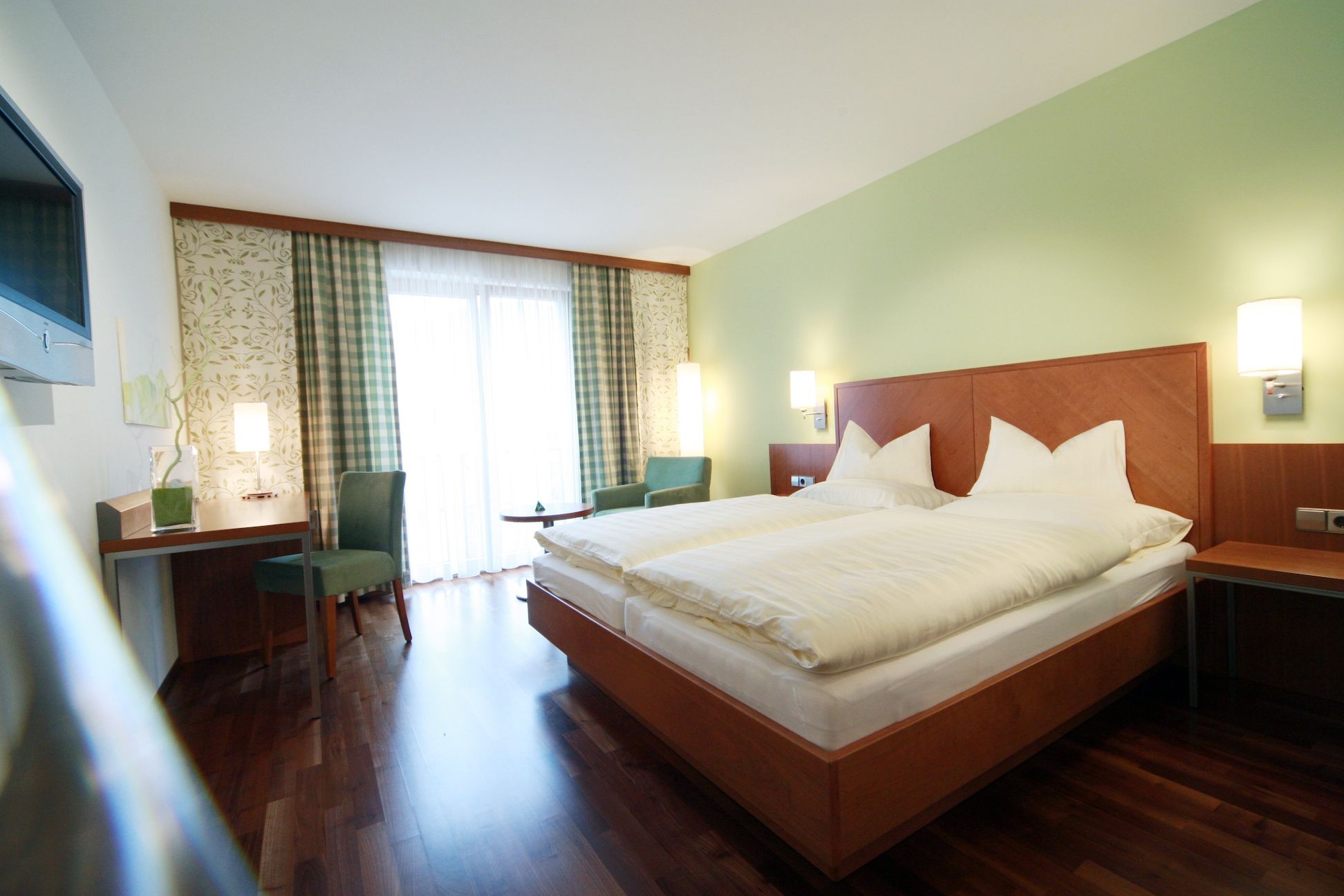 Room White Stone