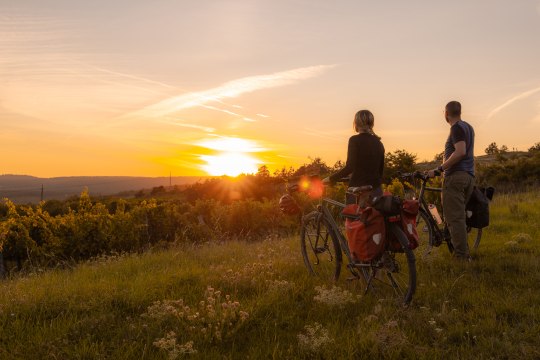 Enjoy the sunset on EuroVelo 13., © Franziska Consolati