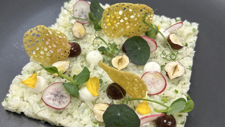 Kohlrabi & hazelnut baked in salt, kohlrabi tartare, raz el hanout tuile, powdered milk jam, &copy; Hakan Aybar-Steiner