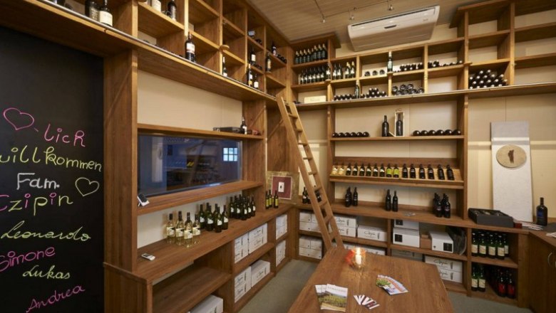Wine assortment at Czipin, &copy; WEINerLEBEN Czipin