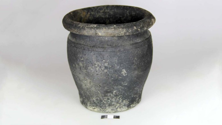 Late medieval pot found in the cave, &copy; Landessammlungen Nieder&ouml;sterreich, MA-1239
