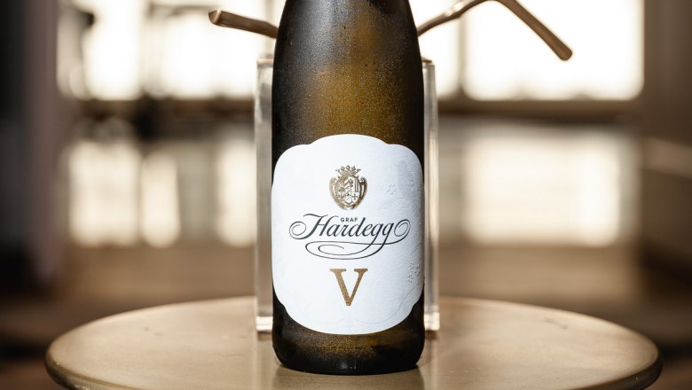Wine bottle with label 'Graf Hardegg V' on a table.