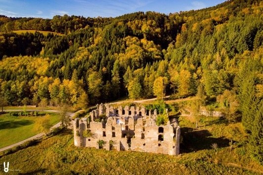 Perwarth ruins, &copy; Ruine Perwarth