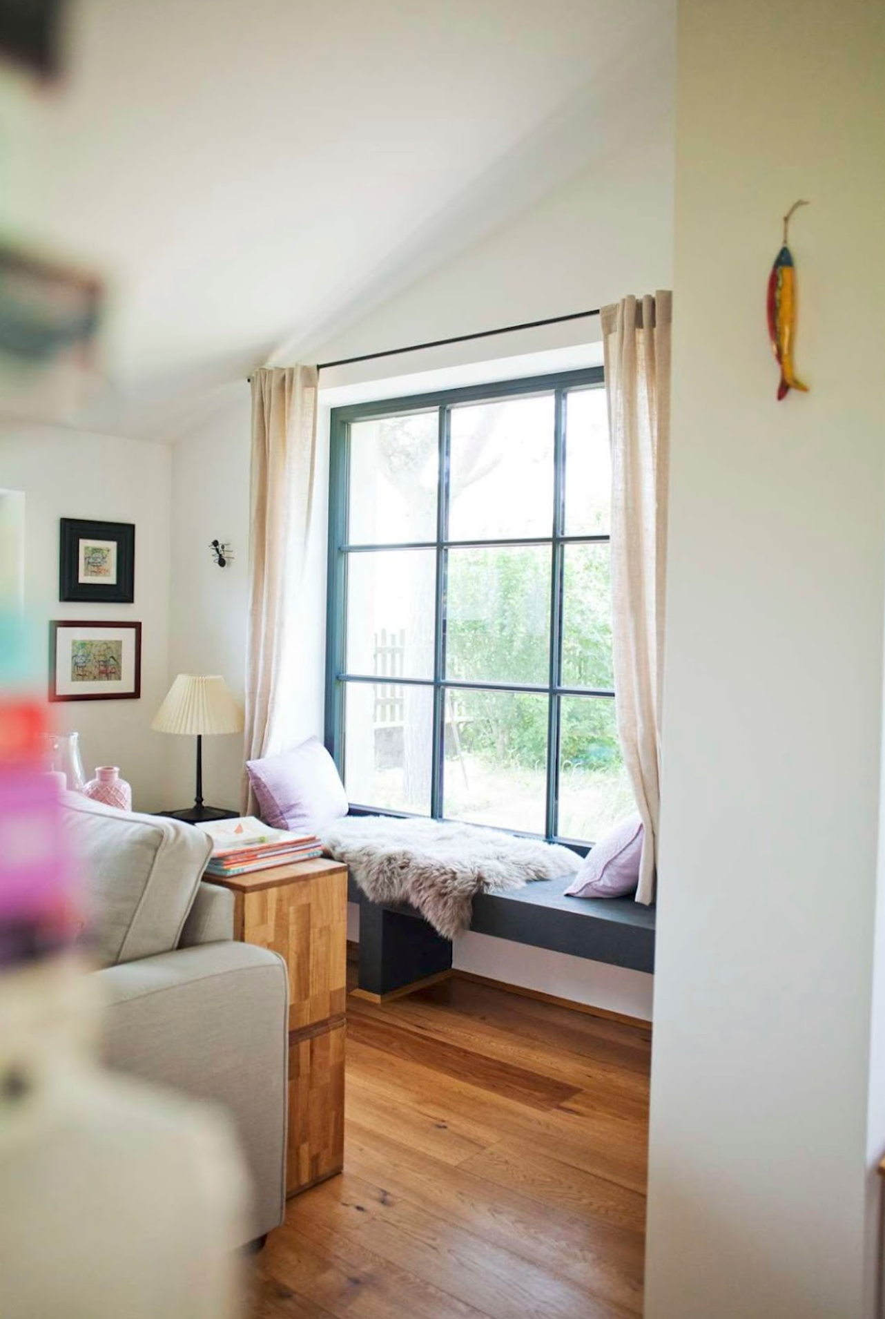 Living room in a house of 5 windowsill with seating, Rohrau 