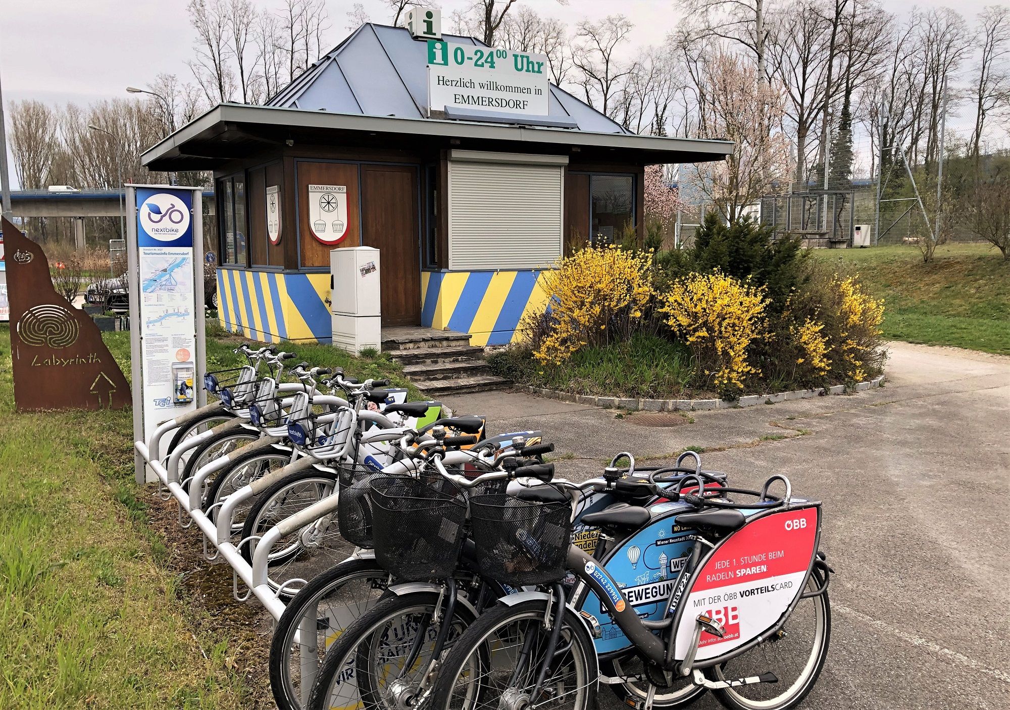 Tourist information point at the traffic circle in Emmersdorf
