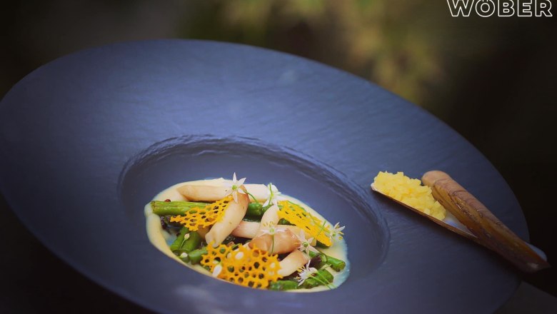 Plate with asparagus