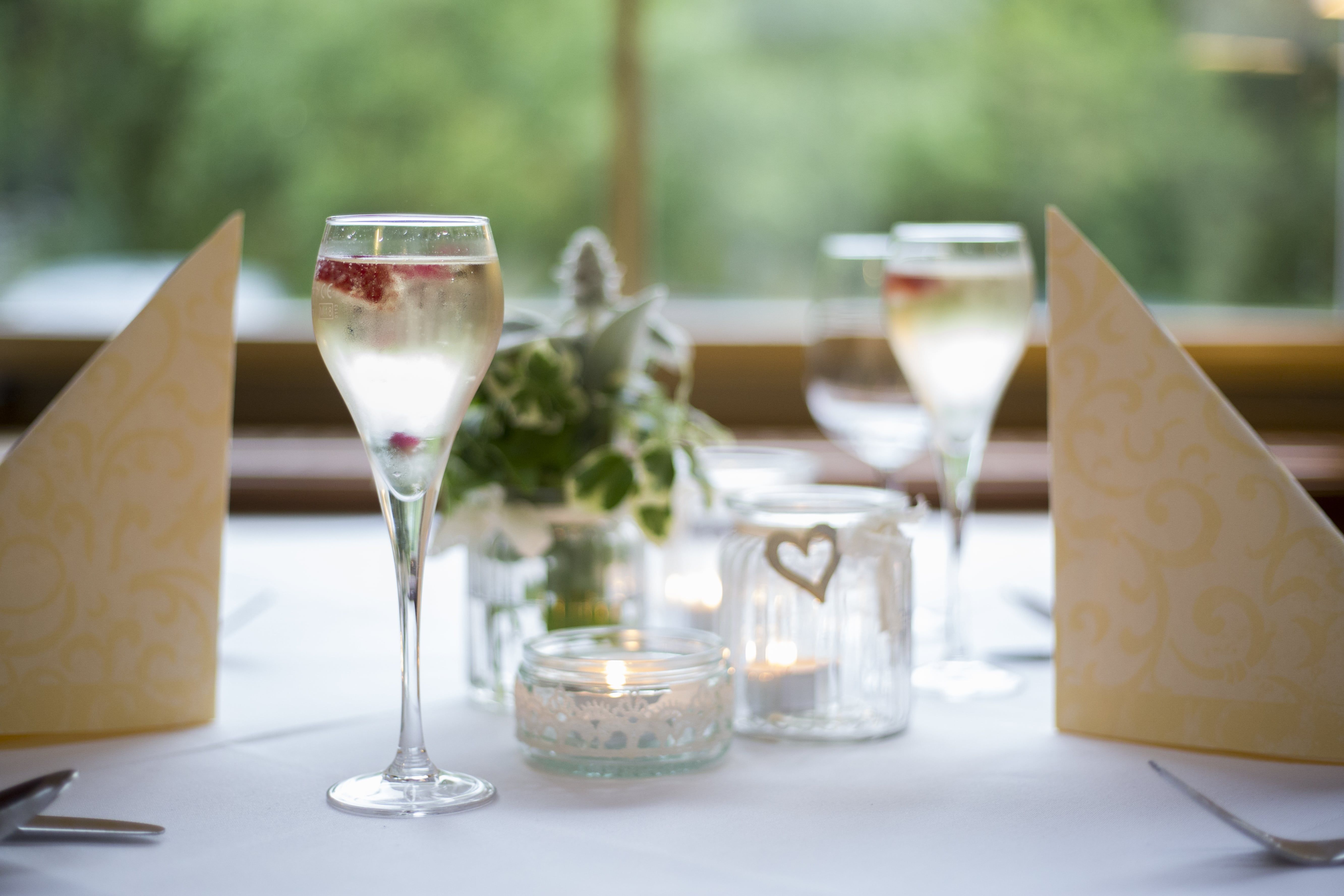 Elegant table decoration with champagne glasses, candles and napkins.