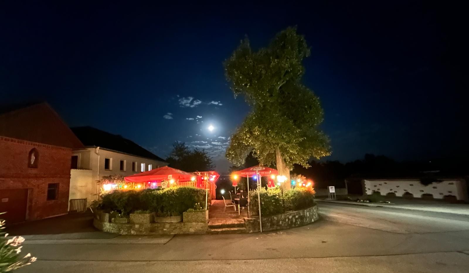 Evening atmosphere in the outdoor dining area of Gasthof Zatl