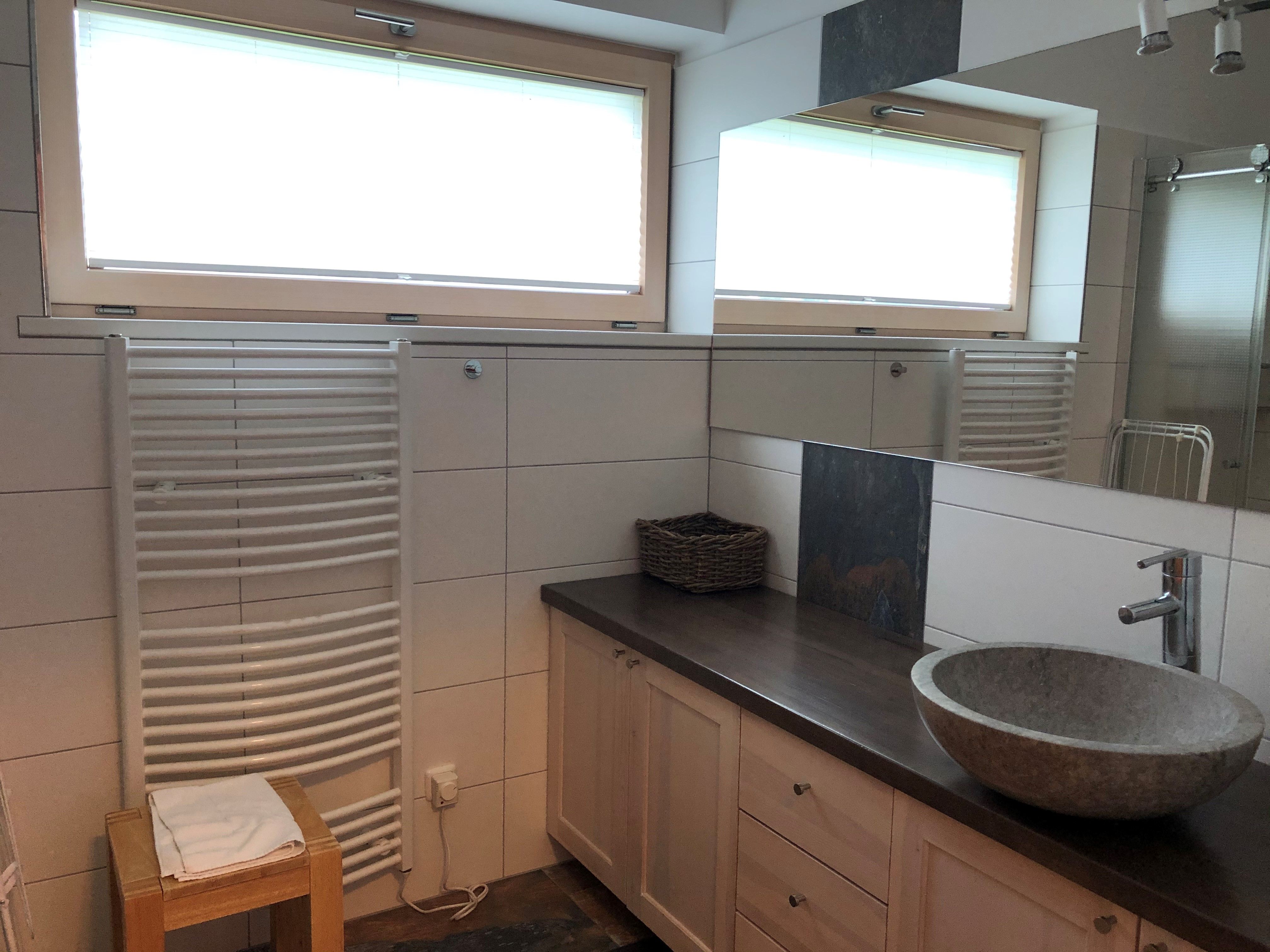 House Royal, bathroom