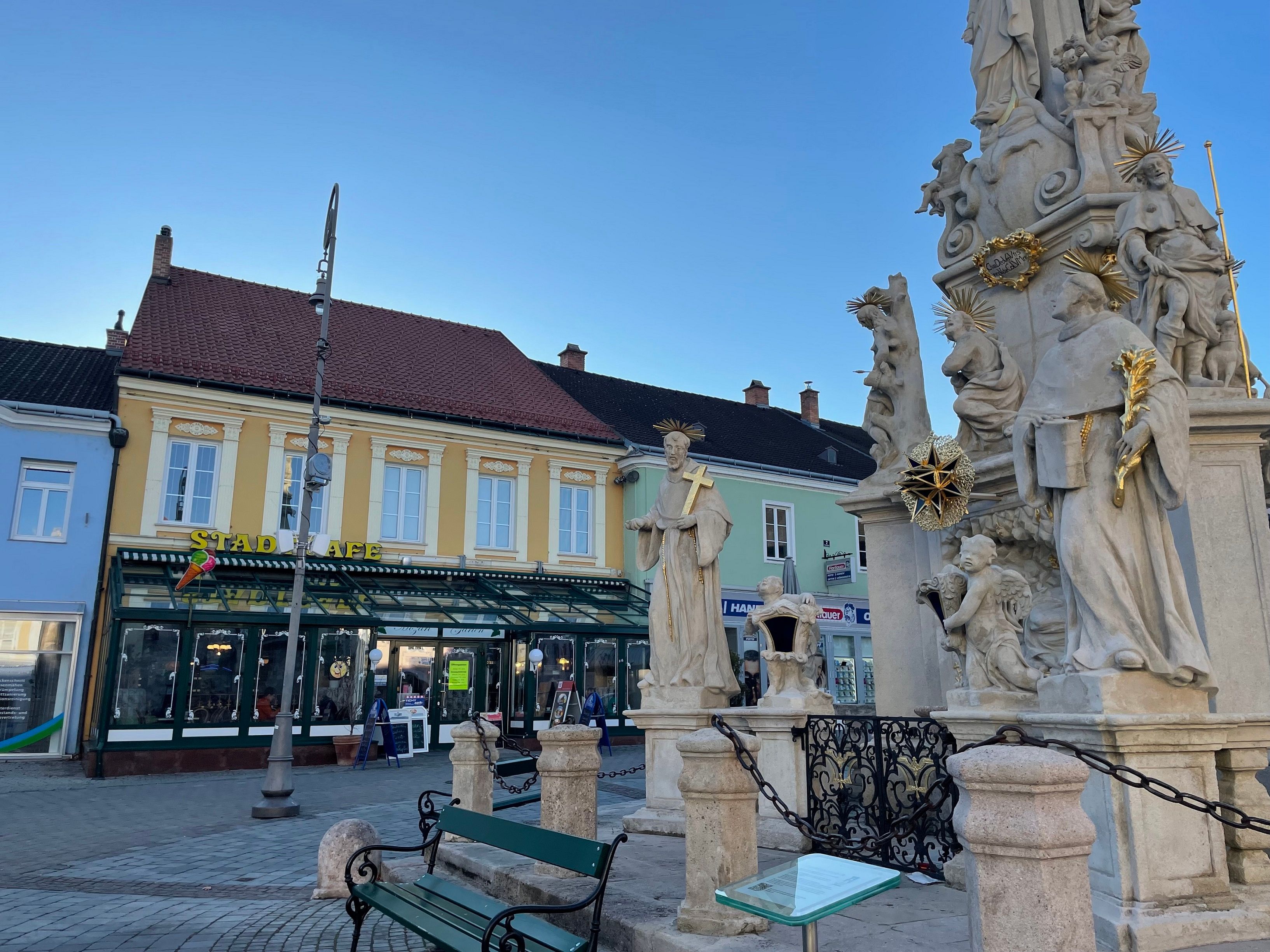 Stadtcafe Neunkirchen with statue in the foreground.