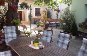 cozy guest garden, &copy; Weinbau Fuchs