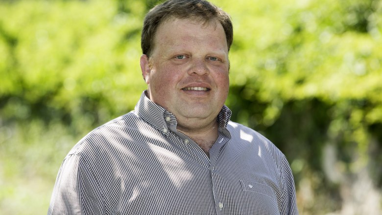 Georg Edlinger in the vineyard, © Monika Loeff Georg Edlinger in the vineyard, © Monika Loeff