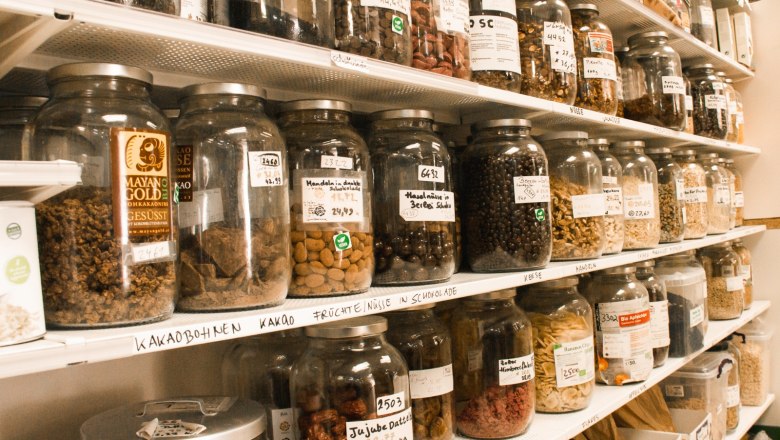 Organic dried fruit and nuts for filling, &copy; Kredenz.me