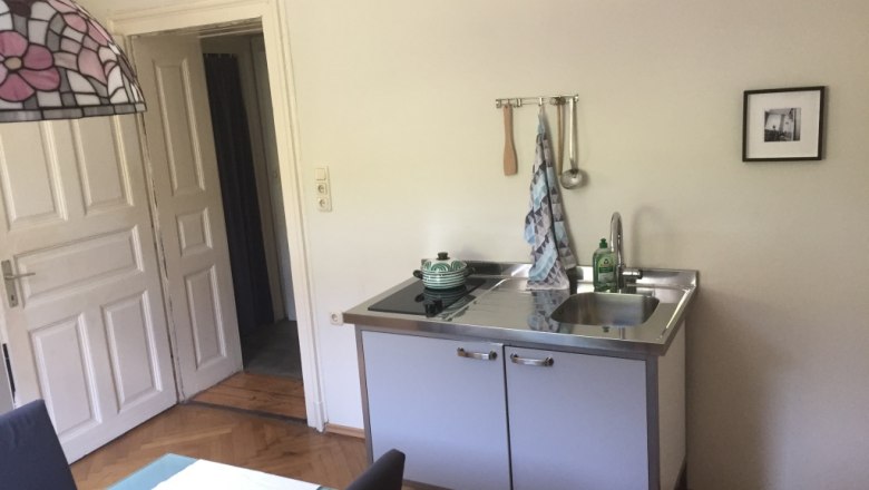 Small cooking area with fridge in the former train attendant's apartment, &copy; M. Schorn