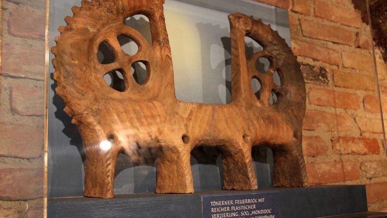 Clay fire trestle with decorations in the Stockerau District Museum.