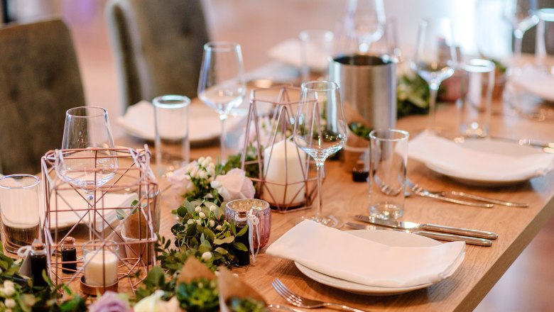 Elegant wedding table with flowers and candles.