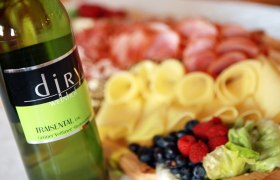 Heurigen snack, &copy; Weinhof Diry