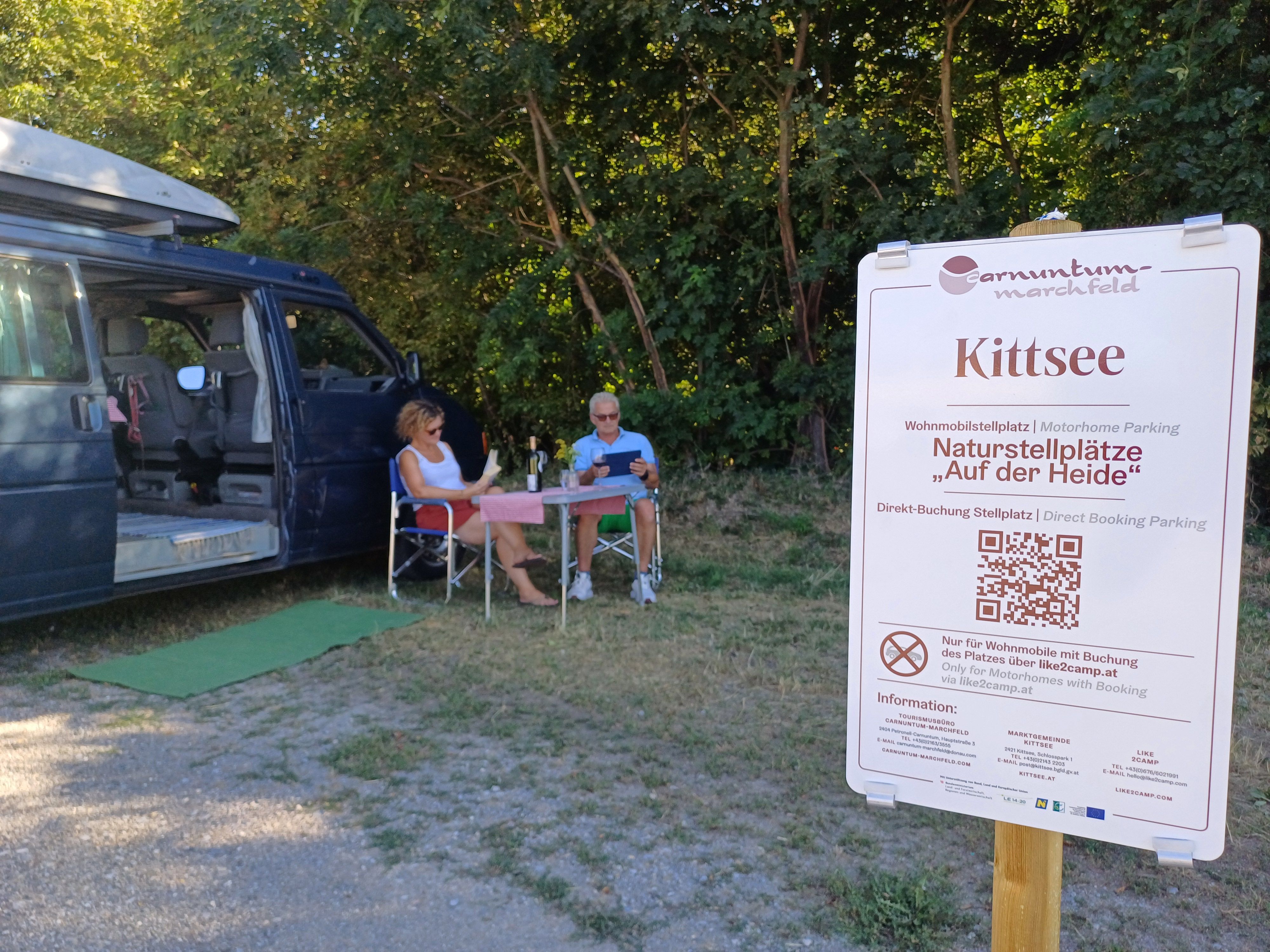 Mobile home with people 
