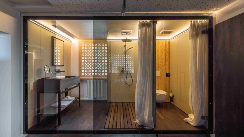 Bathroom, &copy; Patricia Farthofer