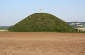The famous burial mound in Großmugl, with a remaining height of 15 m, © Landessammlungen Niederösterreich, N. Weigl
