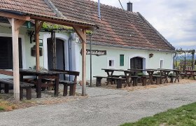 Buschenschank (typical tavern) "Le'pold-Keller", &copy; Fam. Zehetner