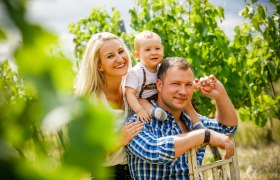 The Dungel family in the vineyard, &copy; C. Husar