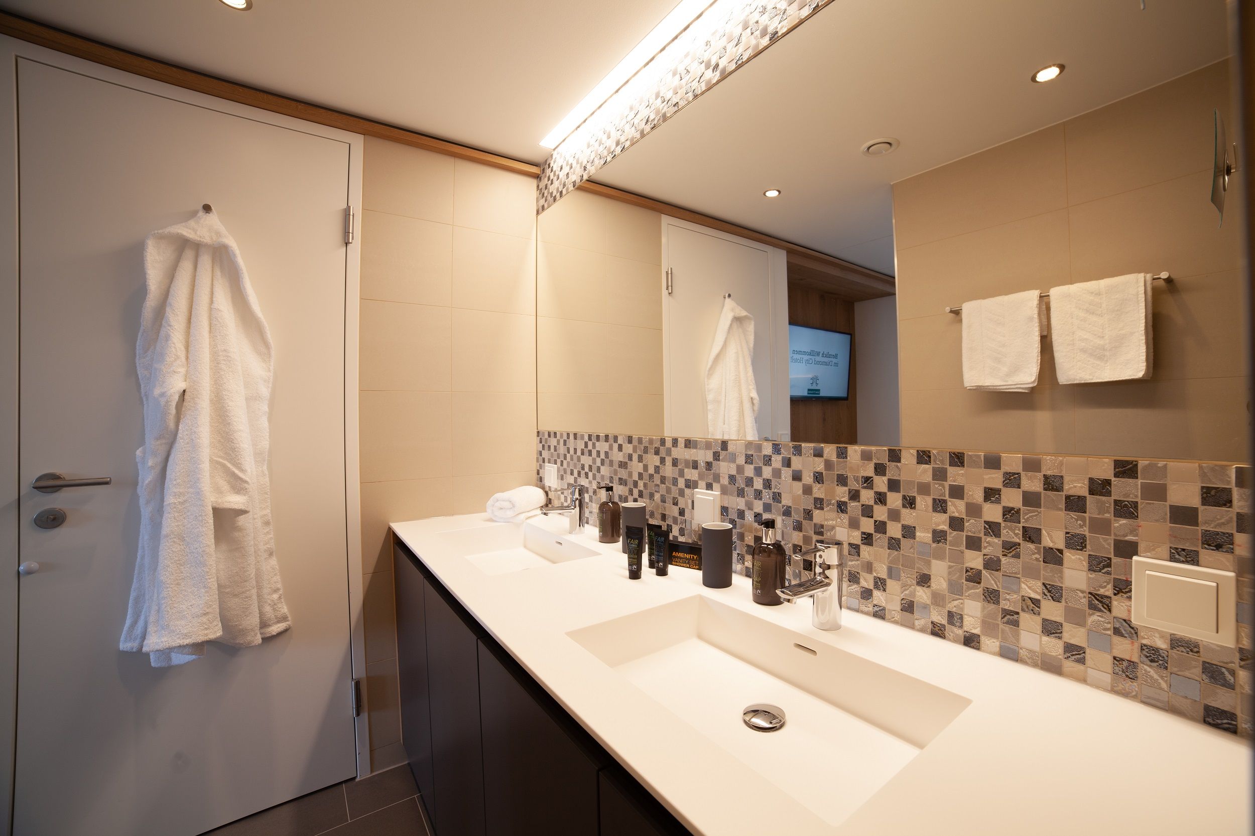 Bathroom with washbasin and bathrobe 