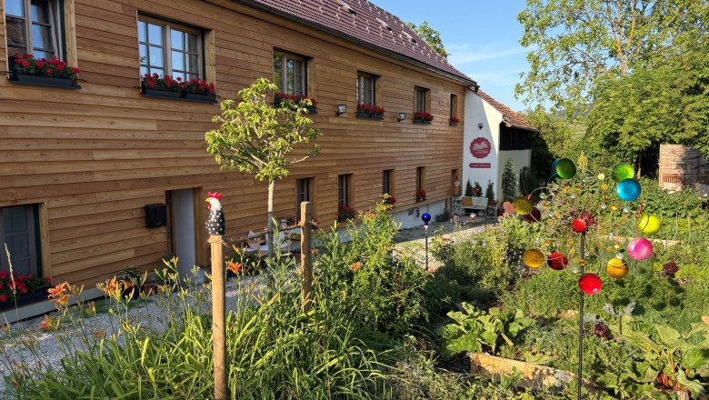 Natural garden vacation in Steffi's vacation apartments, &copy; Stefanie Kratzer