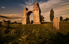 Pagan gate Petronell-Carnuntum, Roman remains of Carnuntum, &copy; Donau Nieder&ouml;sterreich, Andreas Hofer